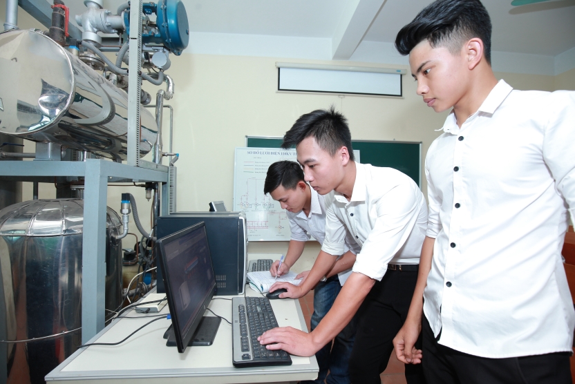 Sinh viên học tập tại TNUT