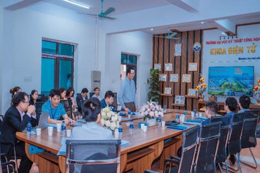  Trường Đại học Kỹ thuật Công nghiệp tổ chức Hội thảo Đào tạo và nghiên cứu trong lĩnh vực điện tử, bán dẫn và thiết kế vi mạch