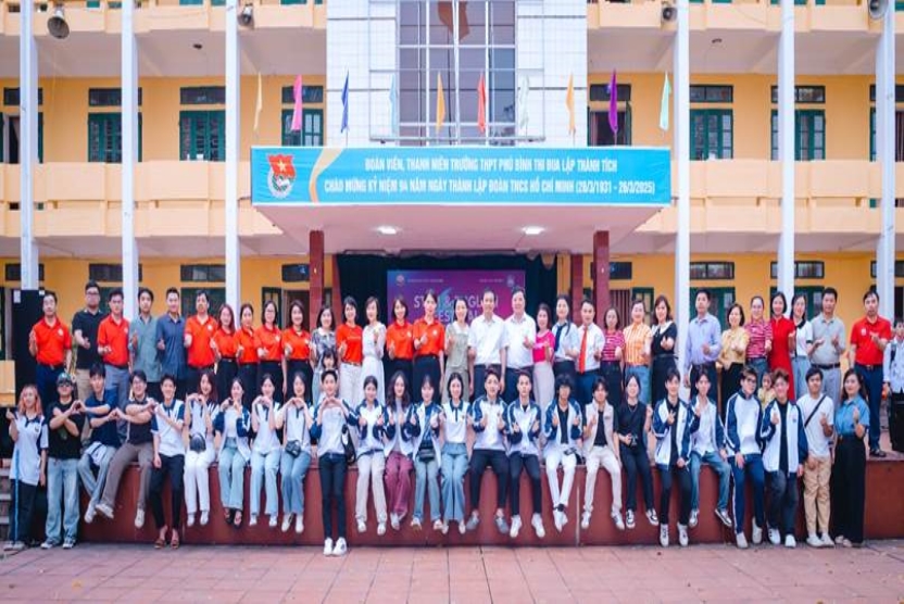 Trường Đại học Kỹ thuật Công nghiệp tổ chức Ngày hội Stem & Tiếng Anh tại Trường THPT Phú Bình