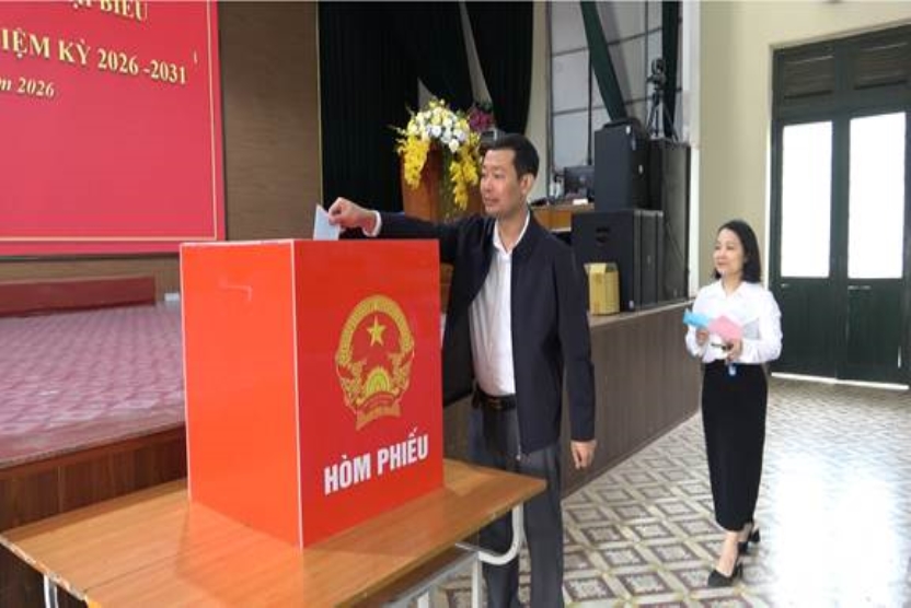 Diễn tập bầu cử tại khu vực bỏ phiếu số 14, phường Tích Lương