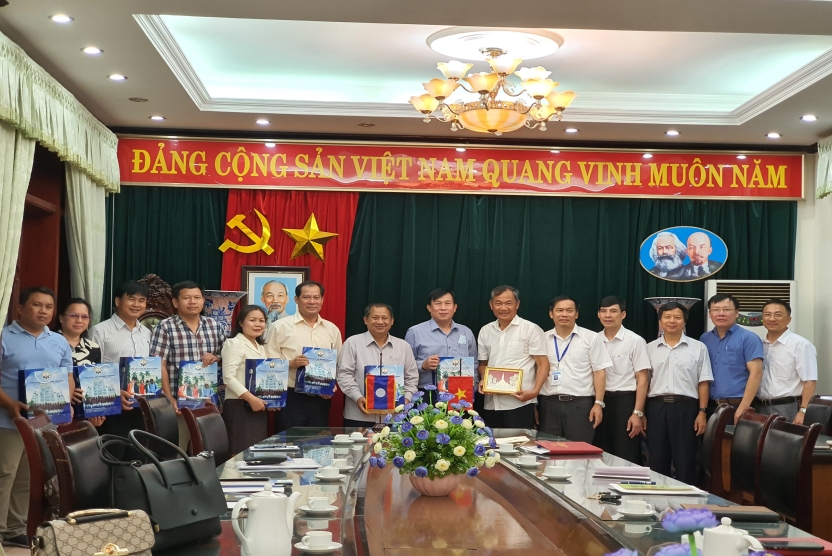 Học viện Phát triển Giáo dục nghề nghiệp – Bộ Giáo dục và Thể thao – CHDCND Lào thăm và làm việc tại trường Đại học Kỹ thuật Công nghiệp